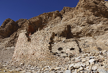 Руины монастыря Тсепгье у озера Ракшас Тал